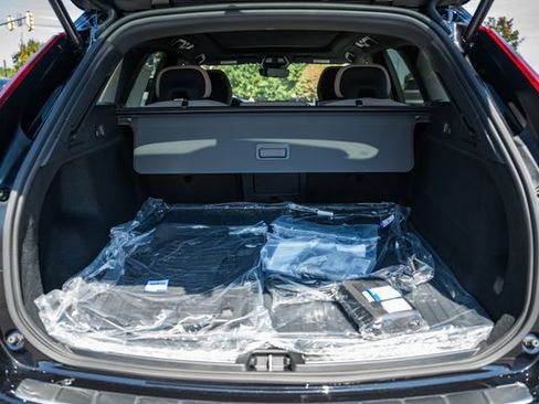 New 2027 Volvo XC60 B5 Plus AWD/4WD image 10