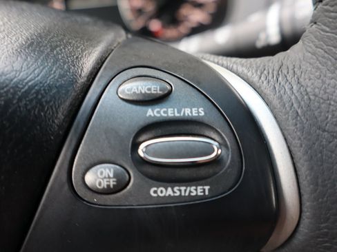 Used 2016 Nissan Pathfinder SV AWD/4WD image 32