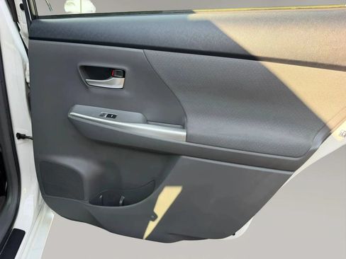 Used 2012 Toyota Prius V Three FWD image 17