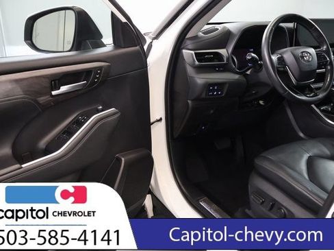 Used 2021 Toyota Highlander Platinum AWD/4WD image 10