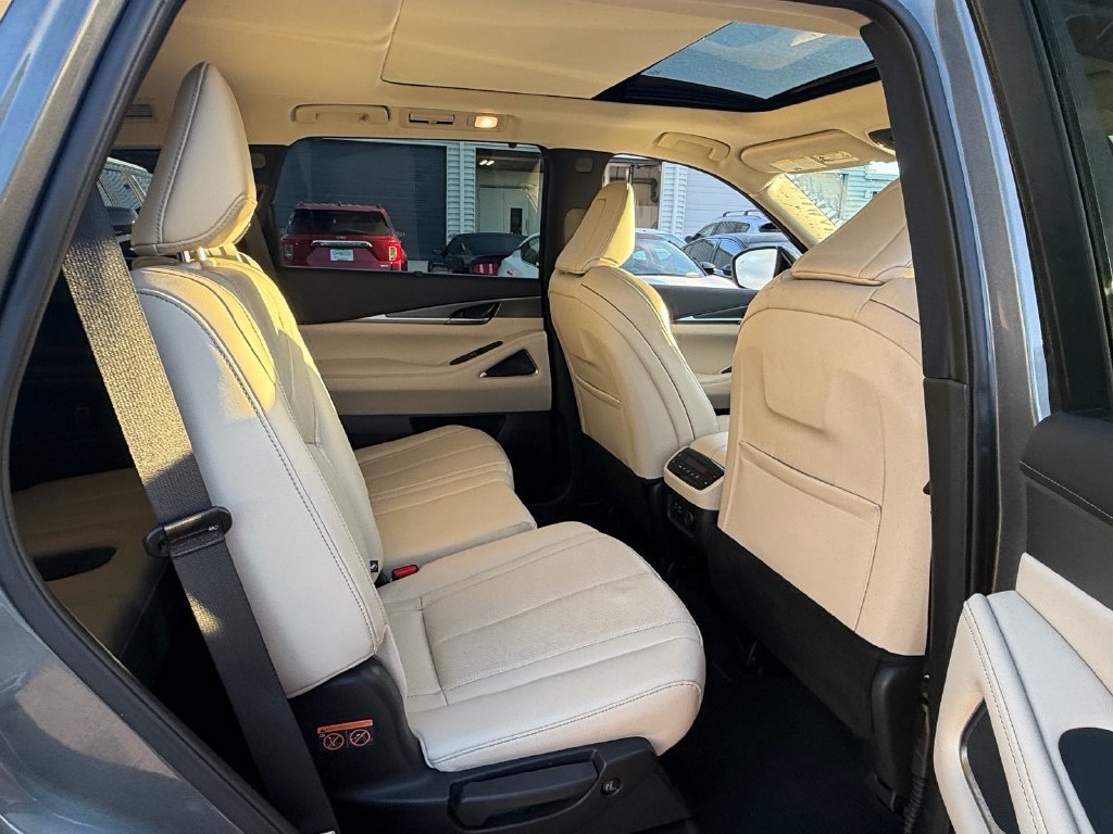 Used 2023 INFINITI QX60 Luxe w/ Performance Audio Package FWD image 15