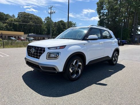 Certified 2025 Hyundai Venue SEL FWD image 2