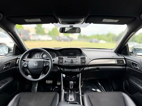 Used 2017 Honda Accord Sport image 2