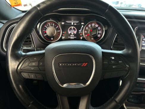 Used 2015 Dodge Challenger SXT RWD image 19