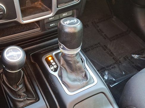 Certified 2018 Jeep Wrangler Unlimited Sport image 14