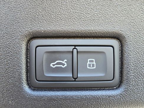 New 2025 Audi Q5 Premium image 17