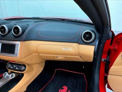 Used 2013 Ferrari California RWD image 11