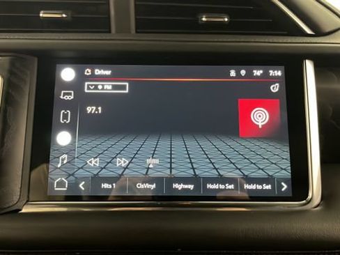 Used 2022 GMC Yukon XL Denali AWD/4WD image 14