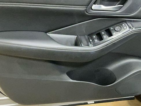 Used 2023 Nissan Rogue SV w/ SV Premium B Package image 11