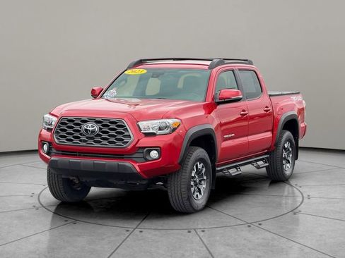 Certified 2023 Toyota Tacoma TRD Off-Road w/ Technology Package AWD/4WD image 2