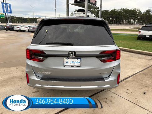 New 2026 Honda Odyssey Touring image 5