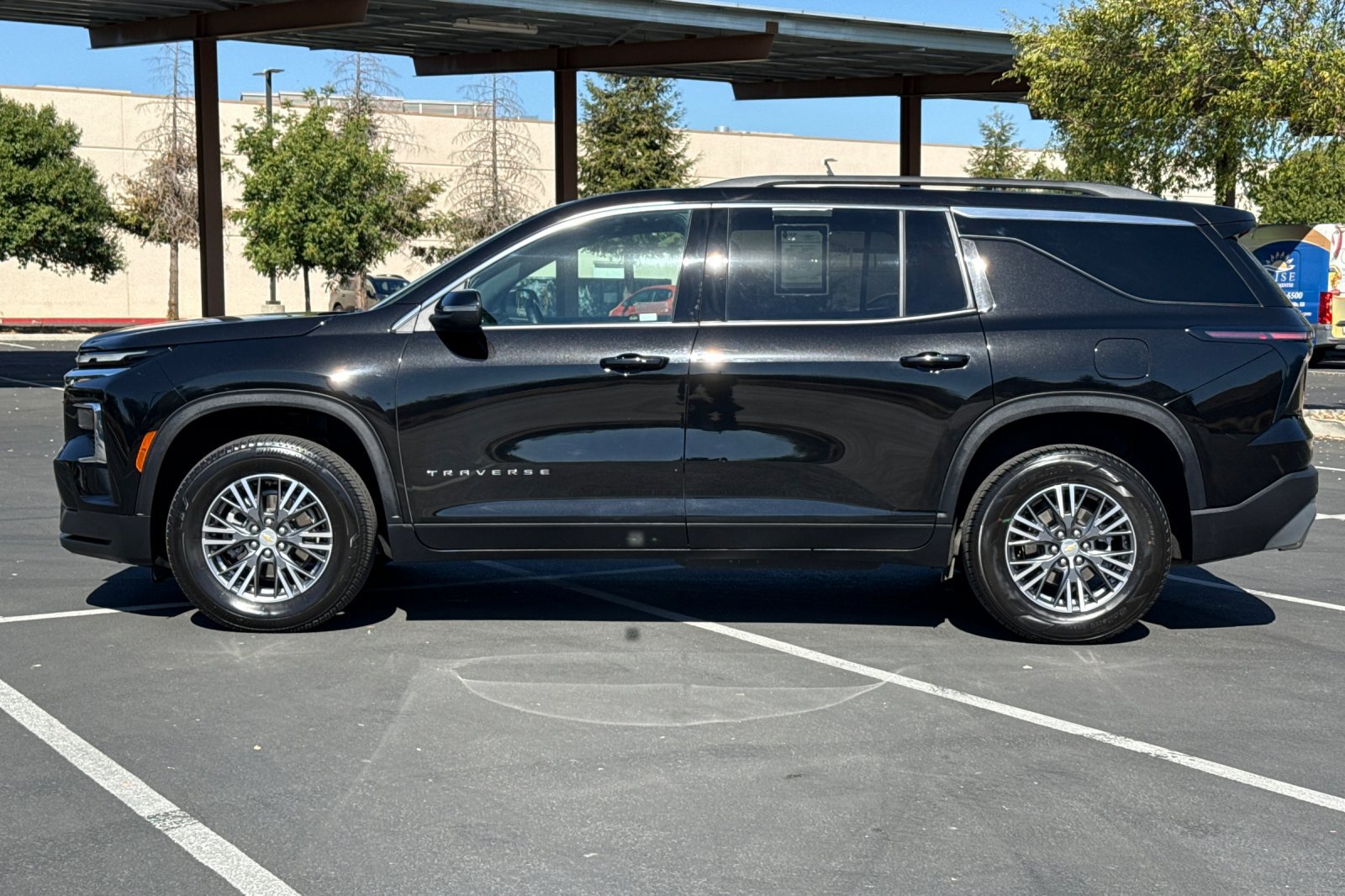 Used 2026 Chevrolet Traverse LT FWD image 14