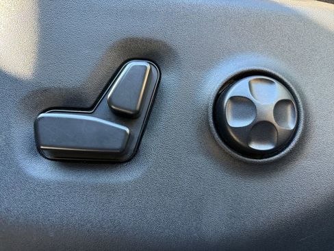 Used 2021 Chrysler Pacifica Touring w/ S Appearance Package image 11