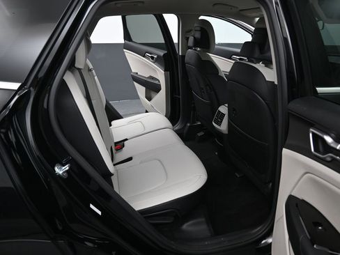 Used 2023 Kia Sportage EX image 33