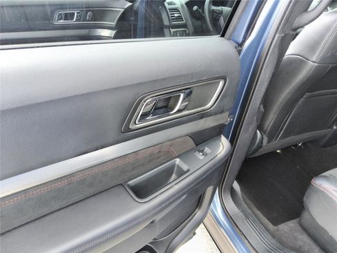 Used 2018 Ford Explorer XLT w/ Equipment Group 202A FWD image 19