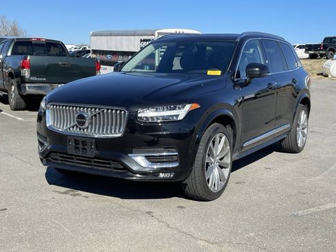 Used 2023 Volvo XC90 B6 Plus image 3