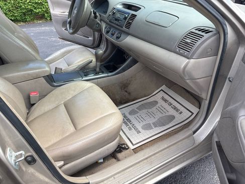 Used 2004 Toyota Camry LE FWD image 8