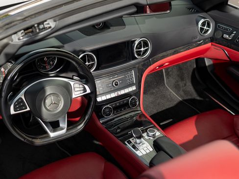 Used 2019 Mercedes-Benz SL 550 image 29