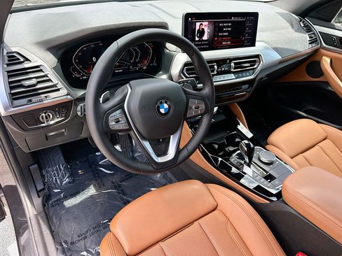 Used 2023 BMW X4 xDrive30i w/ Premium Package AWD/4WD image 9