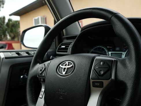 Used 2015 Toyota 4Runner SR5 image 40