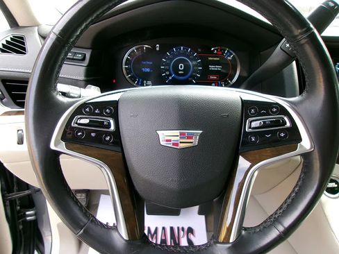 Used 2019 Cadillac Escalade Luxury AWD/4WD image 21