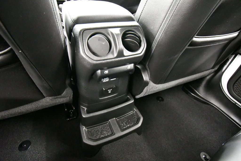 Used 2021 Jeep Wrangler Unlimited Sahara AWD/4WD image 16
