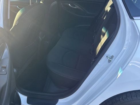 Used 2018 Hyundai Elantra GT image 3