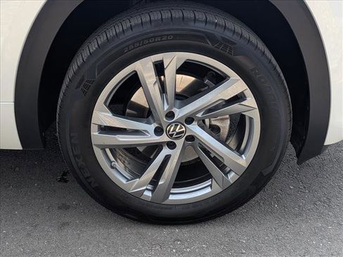 Certified 2024 Volkswagen Atlas Cross Sport SEL R-Line image 7