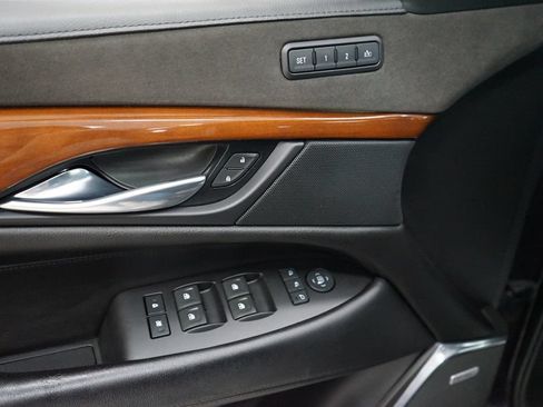 Used 2018 Cadillac Escalade Luxury AWD/4WD image 29
