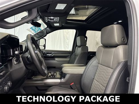 Used 2025 Chevrolet Silverado 2500 ZR2 w/ Technology Package image 11