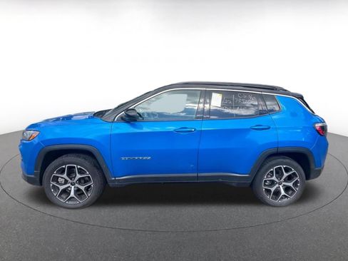 Used 2025 Jeep Compass Limited AWD/4WD image 4