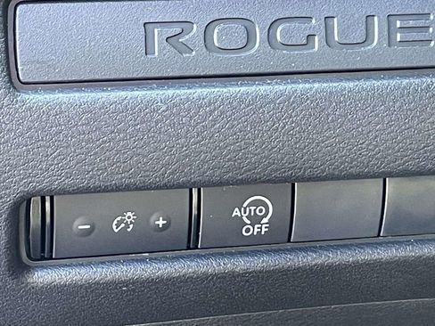 Used 2025 Nissan Rogue S image 16