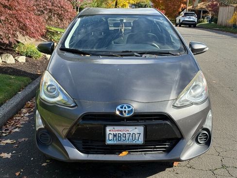 Used 2015 Toyota Prius C Three image 4