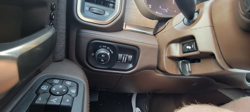Used 2025 RAM 2500 Limited AWD/4WD image 17