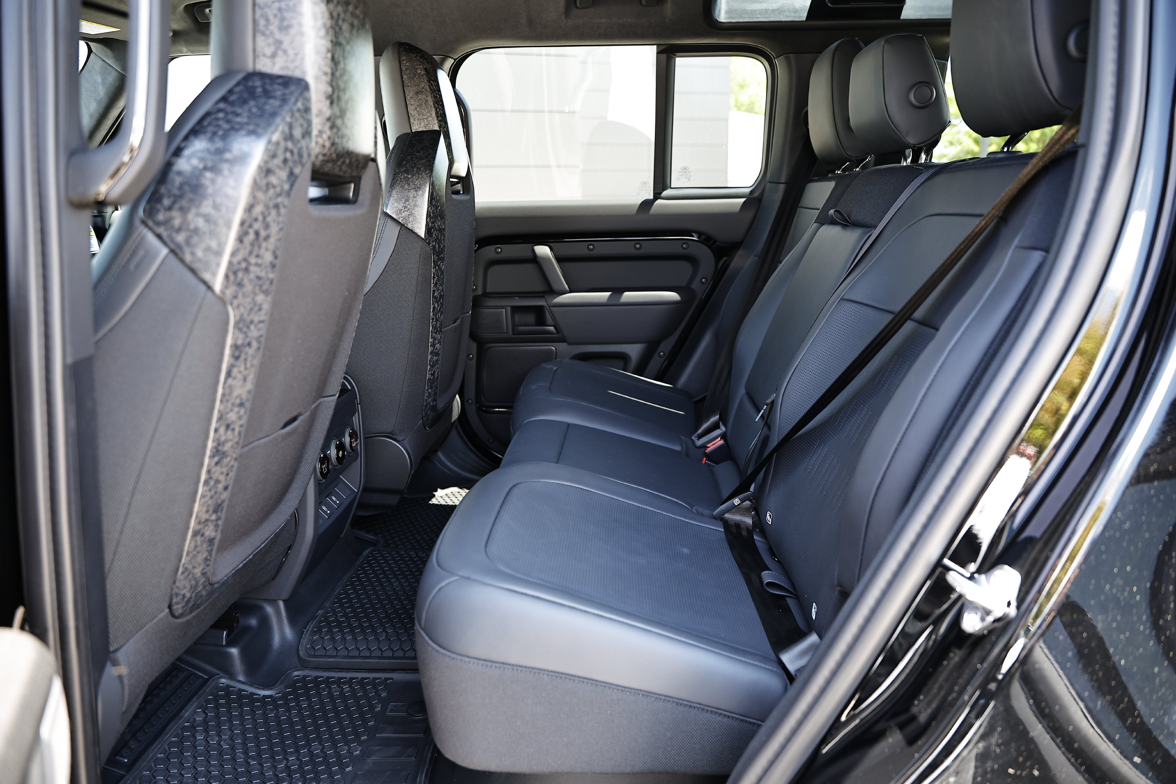 New 2026 Land Rover Defender 110 OCTA AWD/4WD image 32