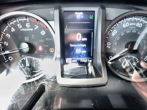 Used 2021 Toyota Tacoma TRD Off-Road w/ TRD Premium Off Road Package AWD/4WD image 12