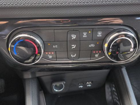 Used 2025 Chevrolet TrailBlazer LT w/ LT Cold Weather Package AWD/4WD image 17