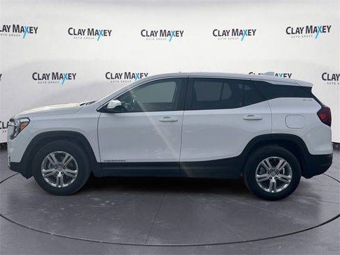 Used 2024 GMC Terrain SLE image 2
