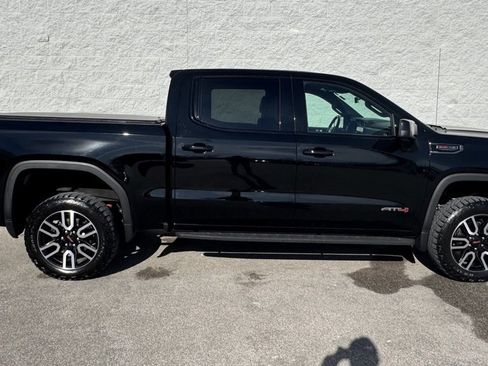 Used 2022 GMC Sierra 1500 AT4 w/ AT4 Premium Package image 2