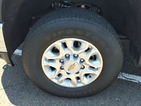 Used 2023 Chevrolet Silverado 2500 LT AWD/4WD image 11