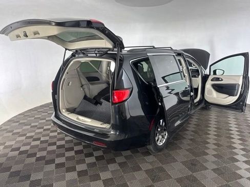 Used 2020 Chrysler Voyager Lxi FWD image 17