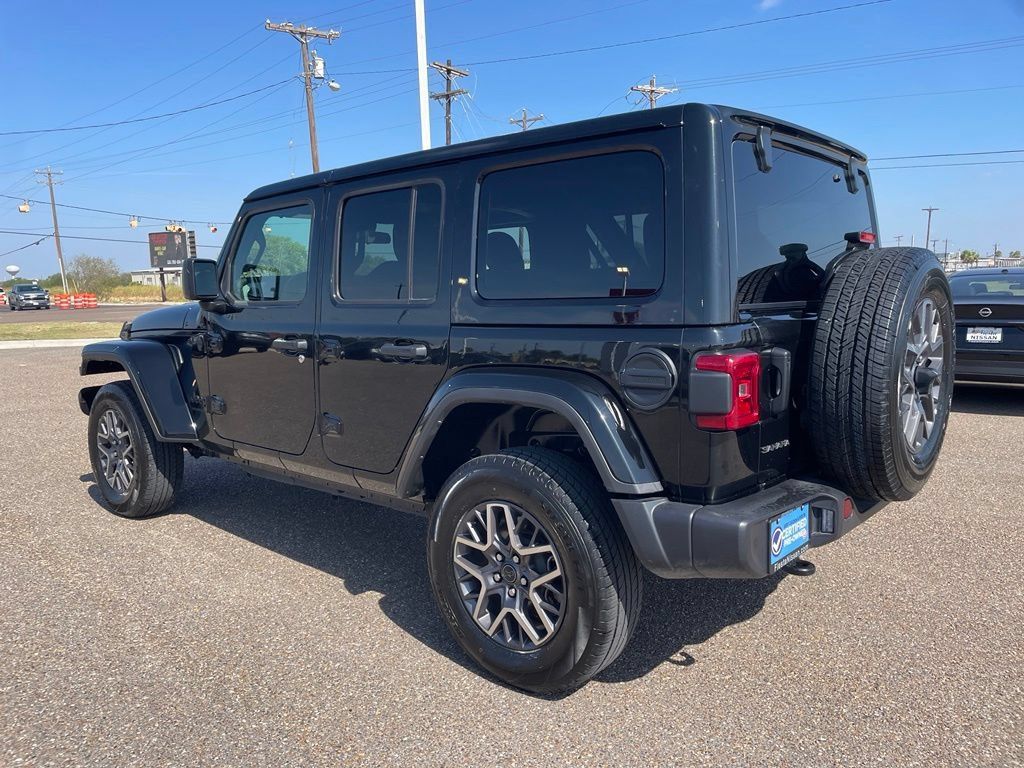 Used 2025 Jeep Wrangler Unlimited Sahara AWD/4WD image 5