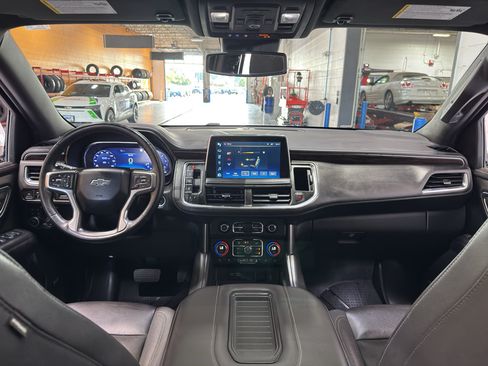 Used 2023 Chevrolet Tahoe Z71 w/ Luxury Package AWD/4WD image 15