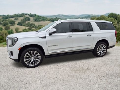 Used 2021 GMC Yukon XL Denali w/ Denali Premium Package AWD/4WD image 4