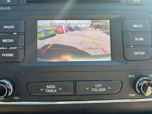 Used 2017 Kia Sedona LX image 38