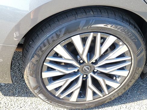 Used 2024 Nissan Altima 2.5 SV FWD image 24