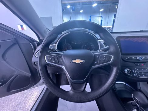 Used 2022 Chevrolet Malibu LT FWD image 15