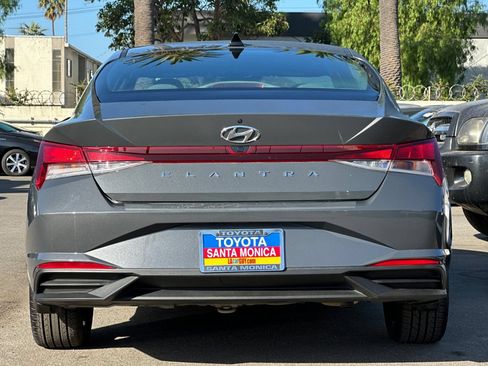 Used 2023 Hyundai Elantra SEL w/ Convenience Package FWD image 5