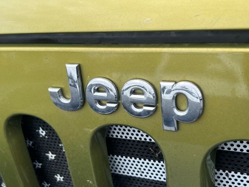 Used 2008 Jeep Wrangler Unlimited Sahara AWD/4WD image 8