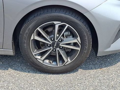 Used 2023 Kia Forte LXS FWD image 8